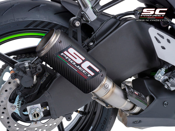 Kawasaki ZX-6R 2024 with SC-Project CR-T carbon exhaust, detail view