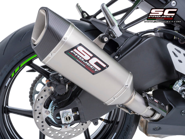 Kawasaki_Ninja-ZX-6R with SC-Project SC1-R titanium exhaust, detail view