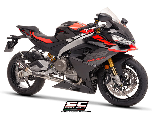 Aprilia Tuono 660 with SC-Project 2-1 stainless steel full exhaust system, with CR-T carbon exhaust, 3/4 front view