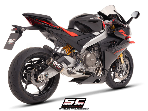 Aprilia Tuono 660 with SC-Project 2-1 stainless steel full exhaust system, with CR-T carbon exhaust, 3/4 rear view with single seat bracket