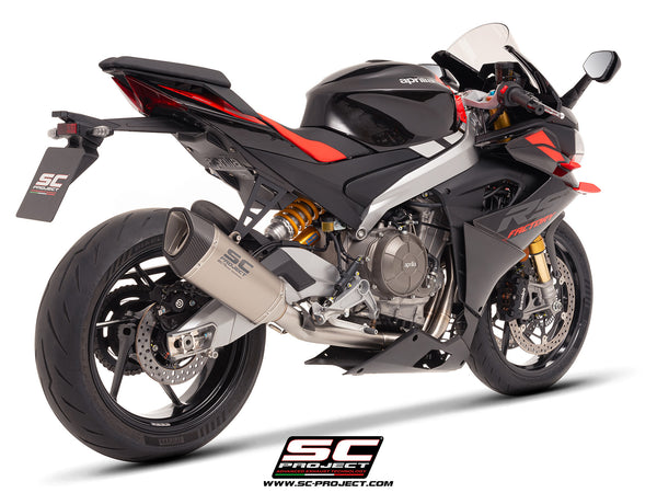 Aprilia Tuono 660 with SC-Project 2-1 stainless steel full exhaust system, with SC1-R titanium exhaust, 3/4 rear view with single seat bracket
