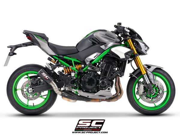 Kawasaki Z900 with SC-Project CR-T M2 Ti -Carbon carbon / titanium fibre  exhaust, with stoneguard grid, side view