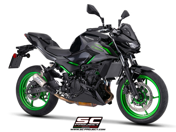 Kawasaki Z500 with SC-Project CR-T titanium exhaust, with stoneguard grid, 3/4 front view
