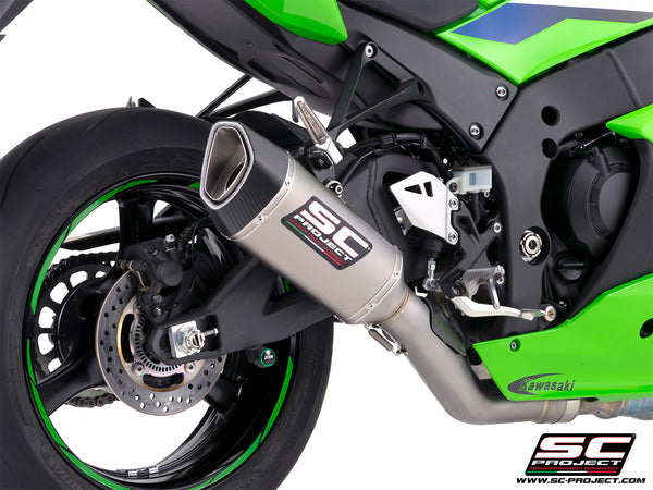 Kawasaki Ninja ZX-10R with SC-Project de-cat link pipe with SC1-R 250 mm titanium exhaust, detail view