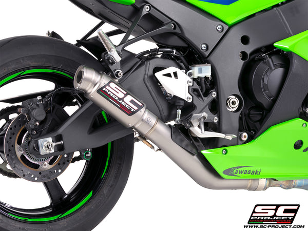 Kawasaki Ninja ZX-10R with SC-Project de-cat link pipe with GP70-R titanium exhaust, detail view