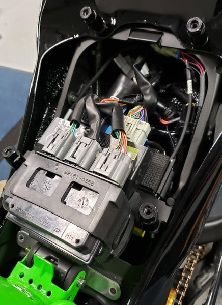 Graves Motorsports Kawasaki ZX-6R Seat + Battery + Ecu Mounting Tray