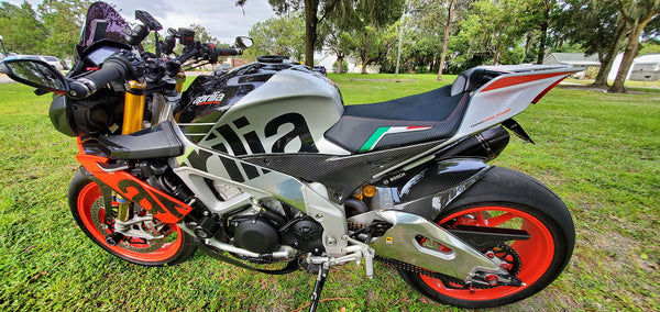 Aprilia | Tuono V4 11-20, Tuono V4 Factory 1100 15-20, RSV4 09-20 | Team Italia Suede | Gel Sport Rider Seat Cover