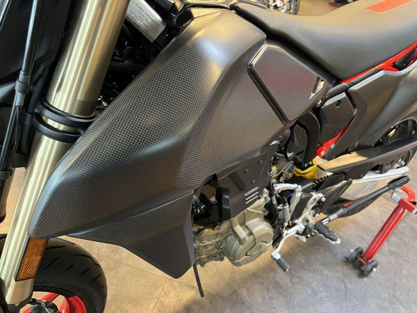 fuel tank panels carbon fiber Ducati 698 Mono image 6