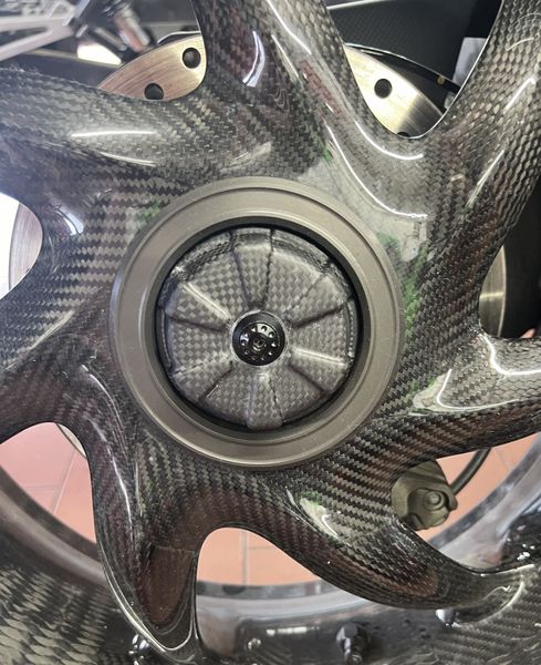 carbon plug rear axle Ducati Streetfighter V4 Panigale V4 image 4
