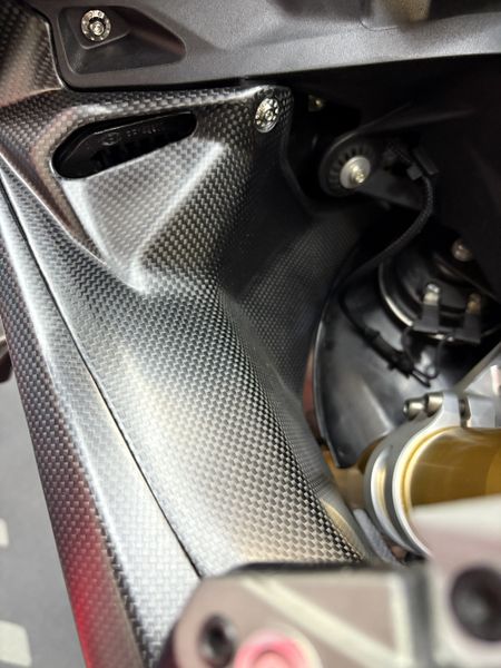 innner side covers carbonfiber Ducati Panigale V4 2025- image 6