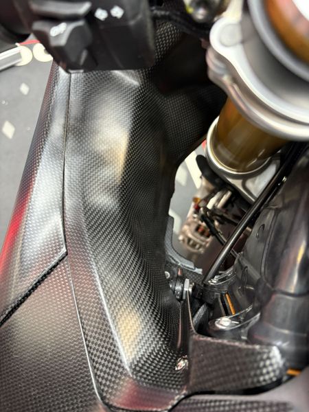 innner side covers carbonfiber Ducati Panigale V4 2025- image 10