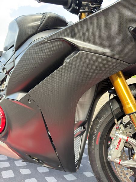 main fairing panel carbonfiber Ducati Panigale V4 2025- image 7