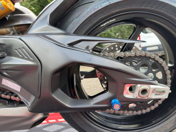 swingarm covers carbonfiber Ducati Panigale Streetfighter V4 2025- image 8