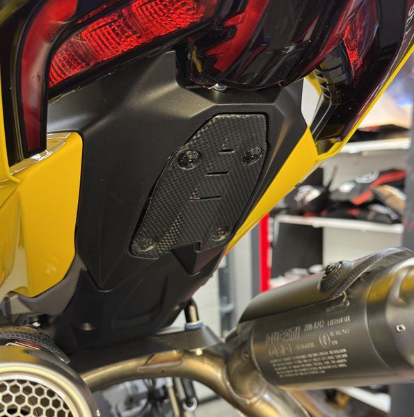 number plate cover carbon for Ducati Panigale Streetfighter V4 V2 2025- image 3