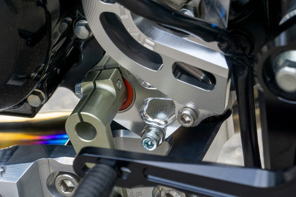OVER Racing Sprocket Cover with Shift Shaft Support Silver GROM(21-)/Monkey125(21-)/DAX125(22-23)(24-) | 57-223-11 image 4