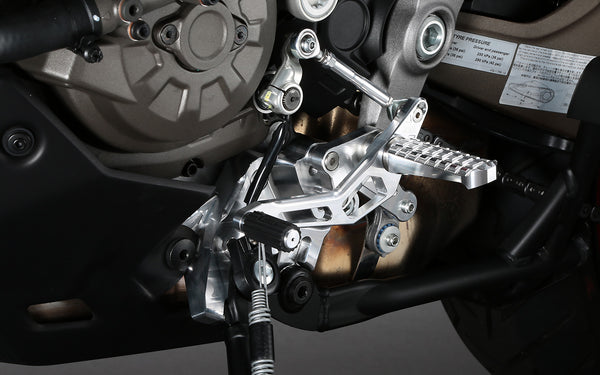 AELLA Adjustable Adjustable Rearset Kit Kit Machined Finish/ Special anodized colors (Multistrada DVT) AE-10083-PO