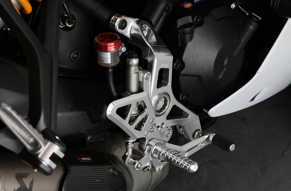 AELLA Adjustable Adjustable Adjustable Rearset Kit: Machined Finish/ Special anodized colors (Super sport939) AE-10085-PO