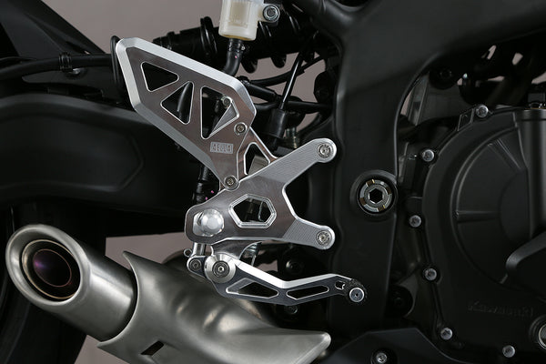 AELLA Adjustable Rearset Kit (ZX-25R/4R): White/Black AE-10096