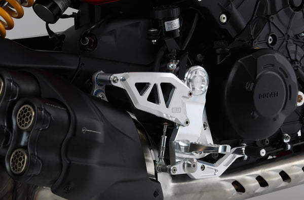 AELLA Adjustable Rearset Kit（DUCATI DIAVEL V4) AE-10111-PO