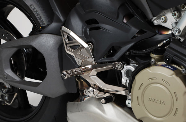AELLA Adjustable Rearset Kit（DUCATI StreetFighter V4 25-) AE-10112
