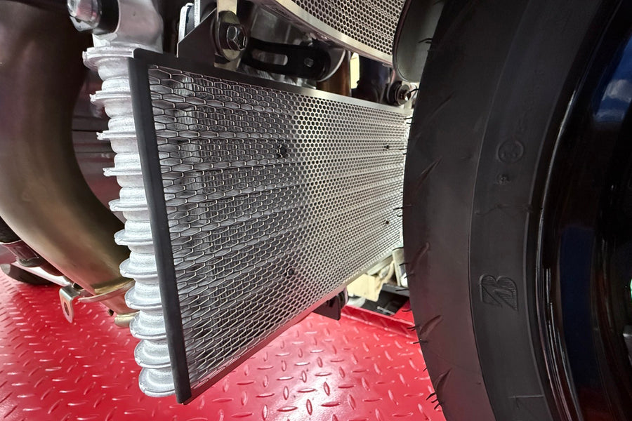 AELLA Radiator & Oil Cooler Guard (hayabusa):Black AE-56155-BK