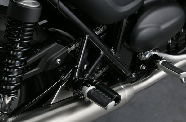 AELLA Rear Axle Slider (Triumph StreetTwin/BonnevilleT120) AE-68031