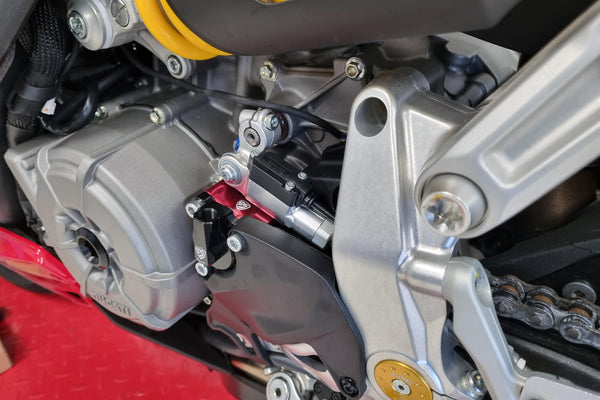 CNC RACING | Clutch slave cylinder mounting plate Ducati