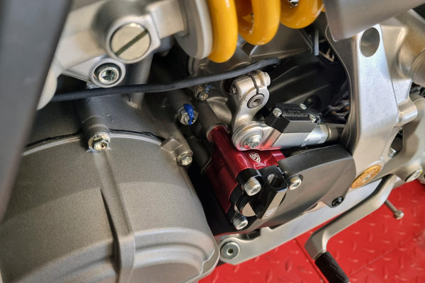 CNC RACING | Clutch slave cylinder mounting plate Ducati