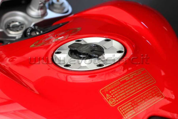 Evotech gas cap Rivale 800