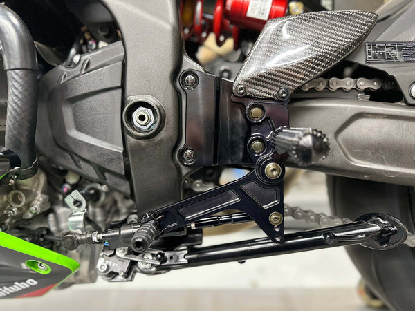Graves Motorsports Kawasaki ZX-4RR / ZX-4R Adjustable Rearsets