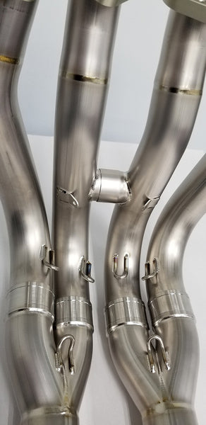 Graves Motorsports Yamaha R1 Full Titanium Exhaust System with Carbon 200mm Silencer