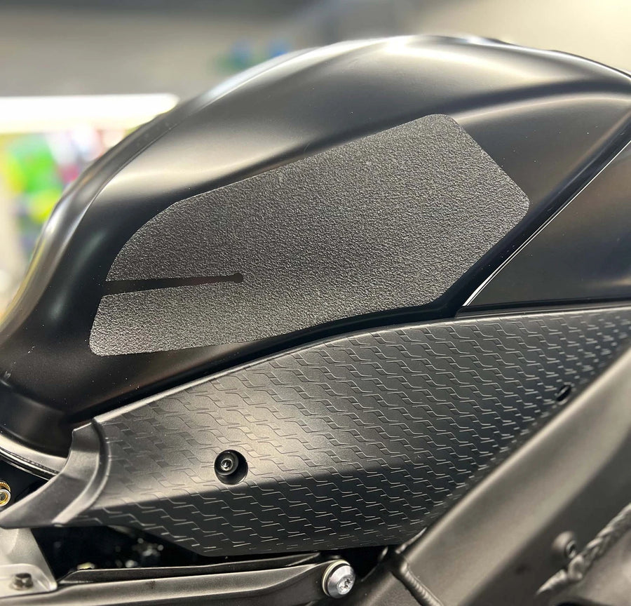 Graves Motorsports Yamaha R6 Tank Grip