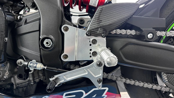 Graves Motorsports Kawasaki ZX-4RR / ZX-4R Adjustable Rearsets - Silver