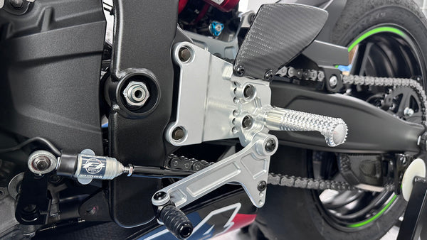 Graves Motorsports Kawasaki ZX-4RR / ZX-4R Adjustable Rearsets - Silver