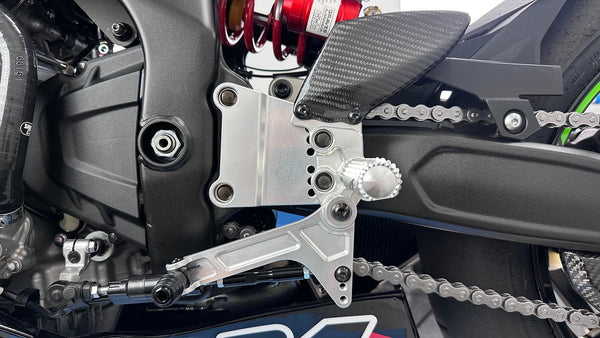 Graves Motorsports Kawasaki ZX-4RR / ZX-4R Adjustable Rearsets - Silver