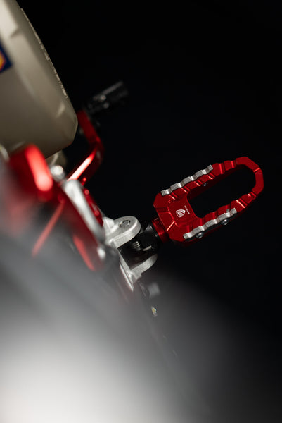 CNC RACING | Footpegs kit TOURING - driver