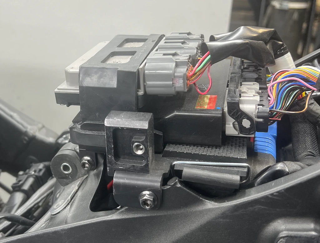 Graves Motorsports Kawasaki ZX-6R Seat + Battery + Ecu Mounting Tray (2024 +)