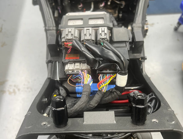 Graves Motorsports Kawasaki ZX-6R Seat + Battery + Ecu Mounting Tray (2024 +)