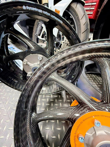 thyssenkrupp carbon wheels — carbon weave and hub detail, representative photo