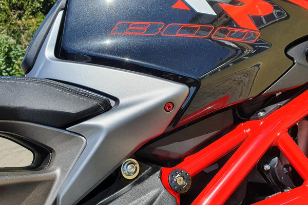 CNC RACING | Screw kit Fuel tank side cover MV Agusta