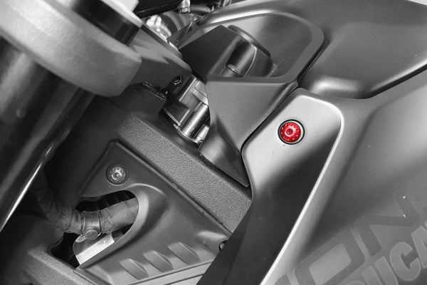 CNC RACING | Screw kit fuel tank cover Ducati Monster 937
