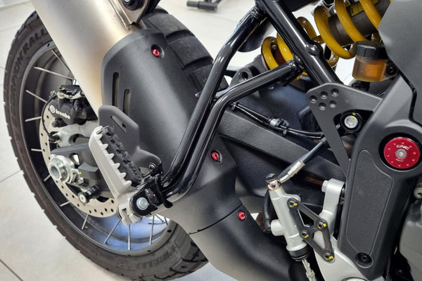 CNC RACING | Screw set - Exhaust silencer heat guard Ducati DesertX