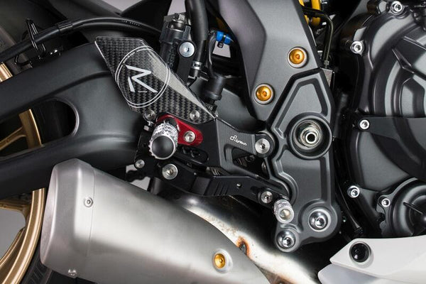 LighTech FTRYA018R R-version rearsets installed on Yamaha R7, brake-side wider view; optional red footpeg holders and other motorcycle accessories shown are not standard kit contents.