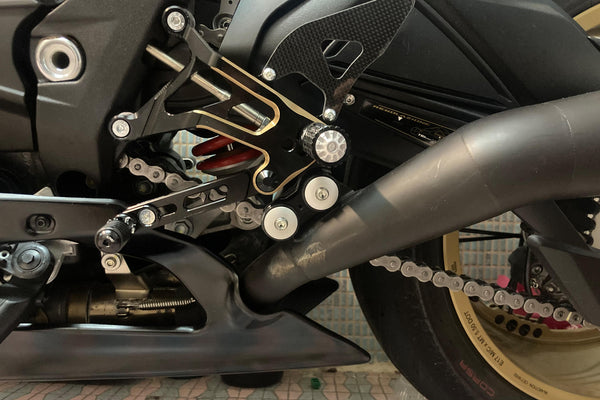 CNC RACING | Mounting kit for Arrow Exhaust with CNC Racing Rearsets PE227