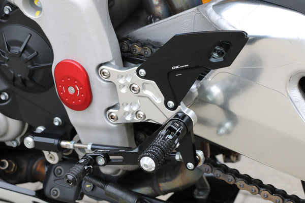 CNC RACING | REAR SETS ADJUSTABLE FOR APRILIA RSV4 - TUONO
