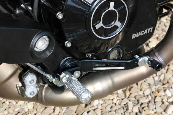 CNC RACING | Rider footpeg kit eccentric adjustable 24 positions - Ducati