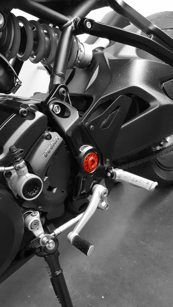 CNC RACING | Central bolt kit for OEM rearsets Ducati