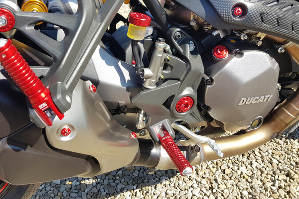 CNC RACING | Central bolt kit for OEM rearsets Ducati