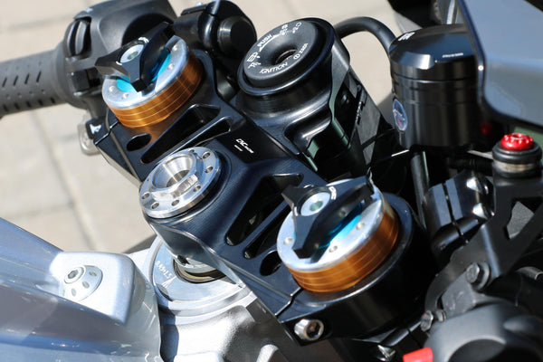 CNC RACING | Triple clamps Aprilia RSV4 - Top Yoke