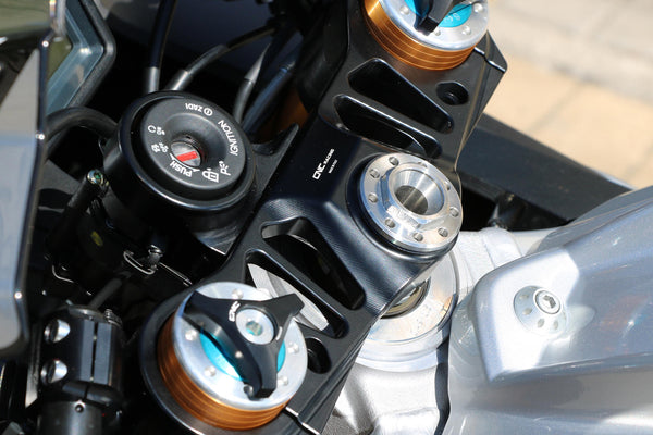 CNC RACING | Triple clamps Aprilia RSV4 - Top Yoke